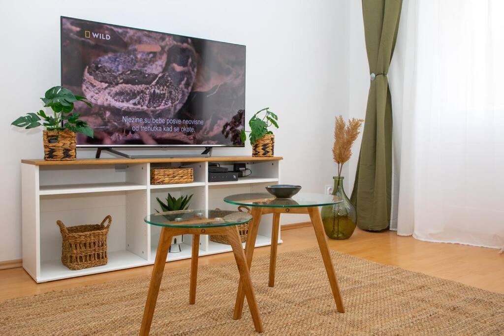 Brand New City Center Apartment Nostalgija Split Bagian luar foto