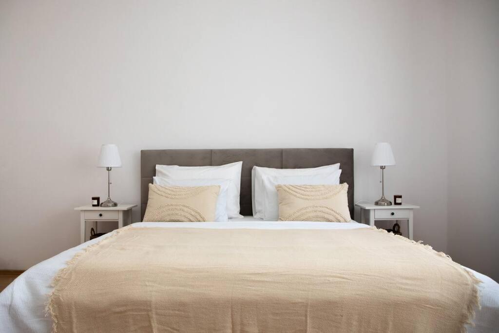 Brand New City Center Apartment Nostalgija Split Bagian luar foto