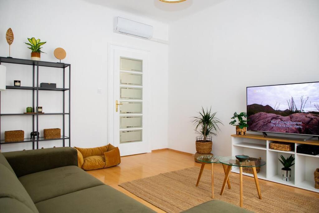 Brand New City Center Apartment Nostalgija Split Bagian luar foto