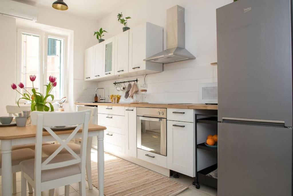 Brand New City Center Apartment Nostalgija Split Bagian luar foto