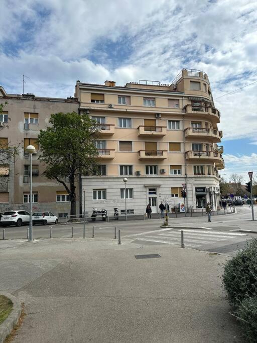 Brand New City Center Apartment Nostalgija Split Bagian luar foto