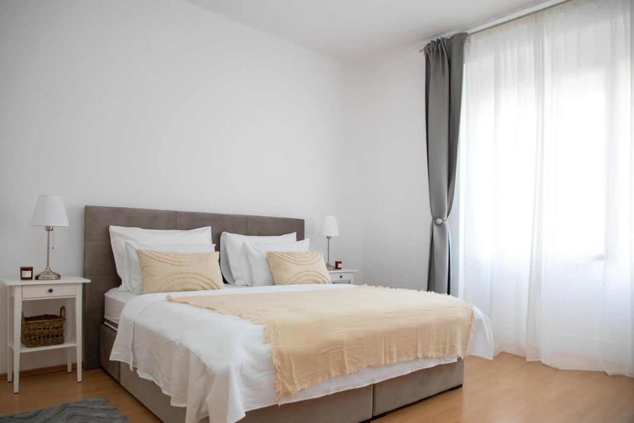 Brand New City Center Apartment Nostalgija Split Bagian luar foto